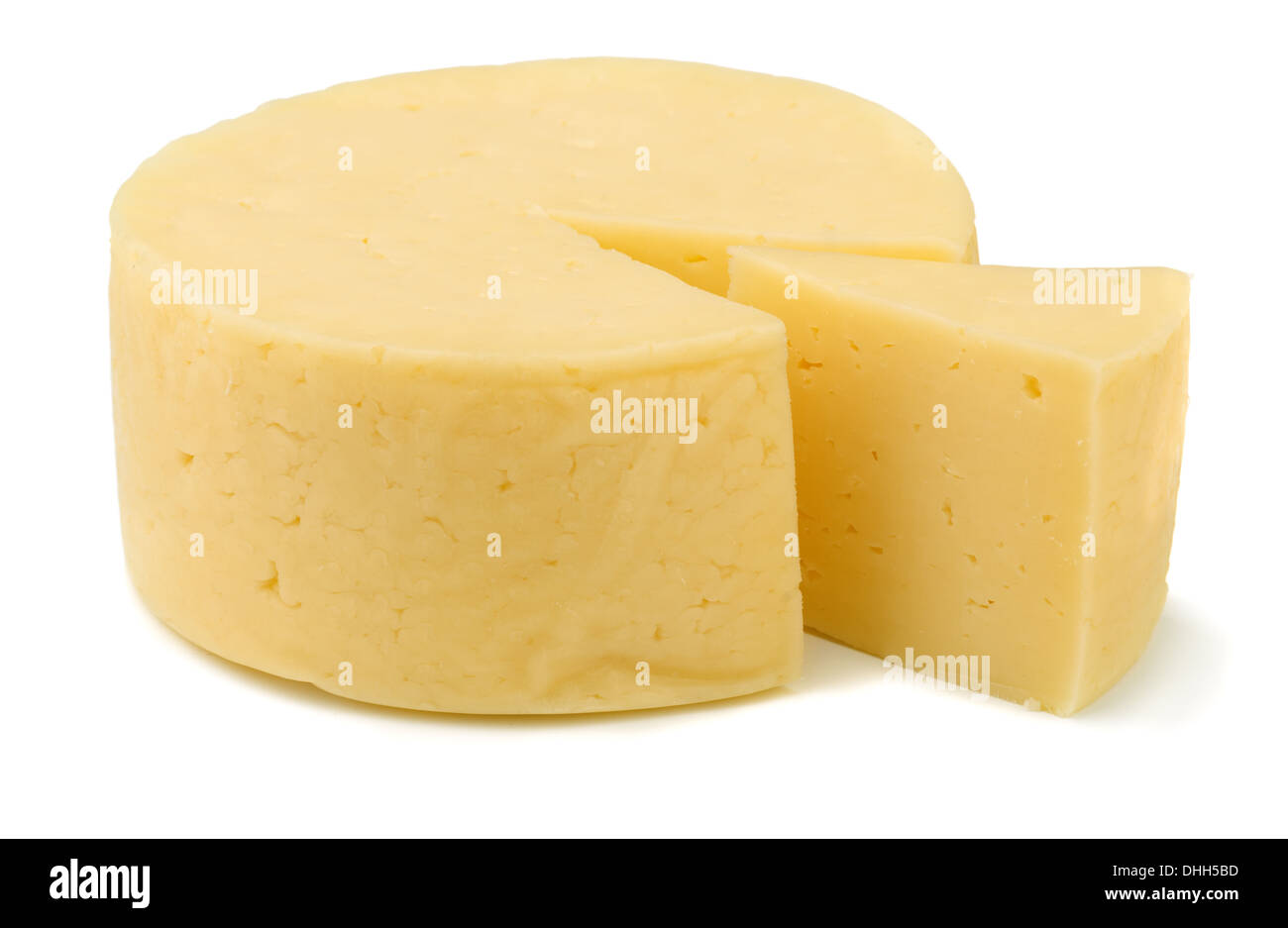 Rad des traditionellen Käse isoliert auf weiss Stockfoto