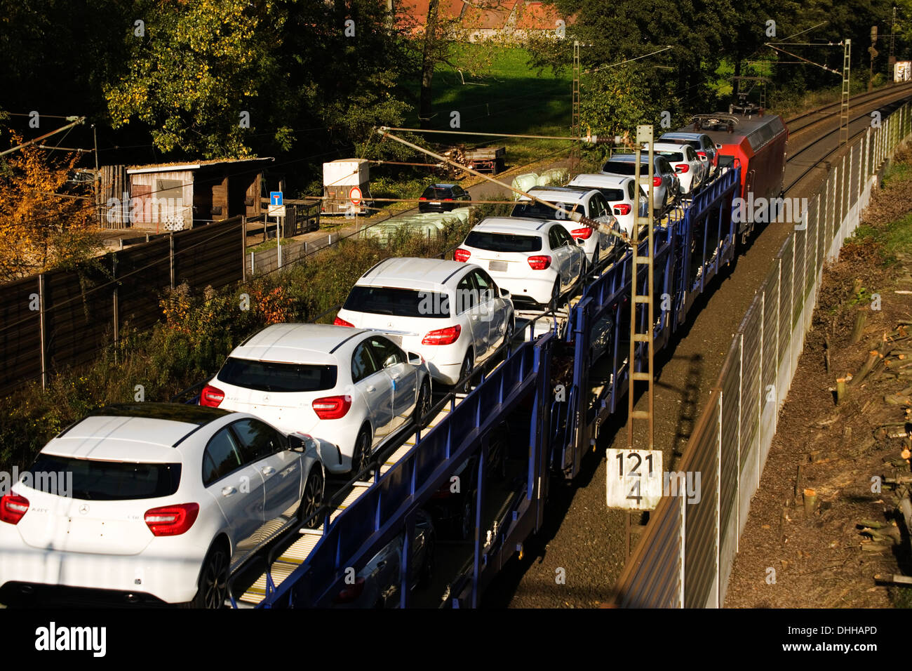 BR145.0 145 042-8 der DB Mit Einem Autozug Auf der Rollbahn (KBS385 Wanne Eikel-Hamburg KM124) Bei Osnabrück (Oktober 2013) Stockfoto