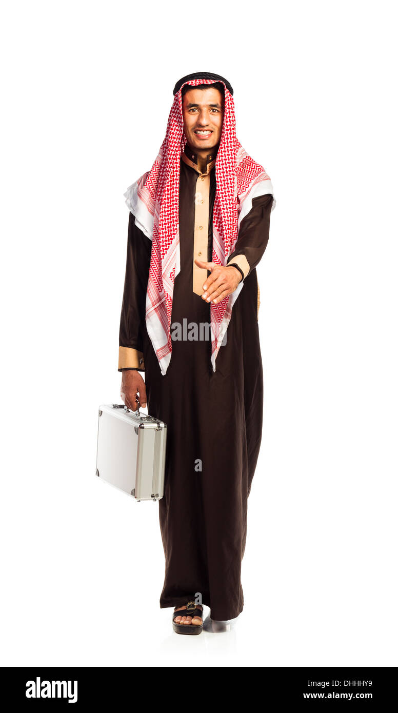 Junge lächelnde Araber mit einem Aluminium-Koffer isoliert auf weißem Hintergrund Stockfoto