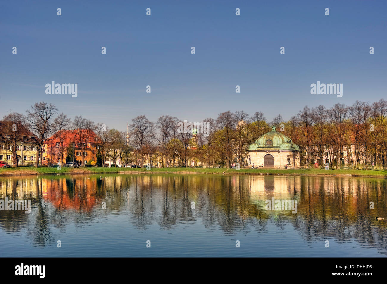 Hubertusbrunnen Frühling am östlichen Ende von Neuhausen-Nymphenburg, München, Nymphenburger Kanal, Upper Bavaria, Bavaria, Germany Stockfoto