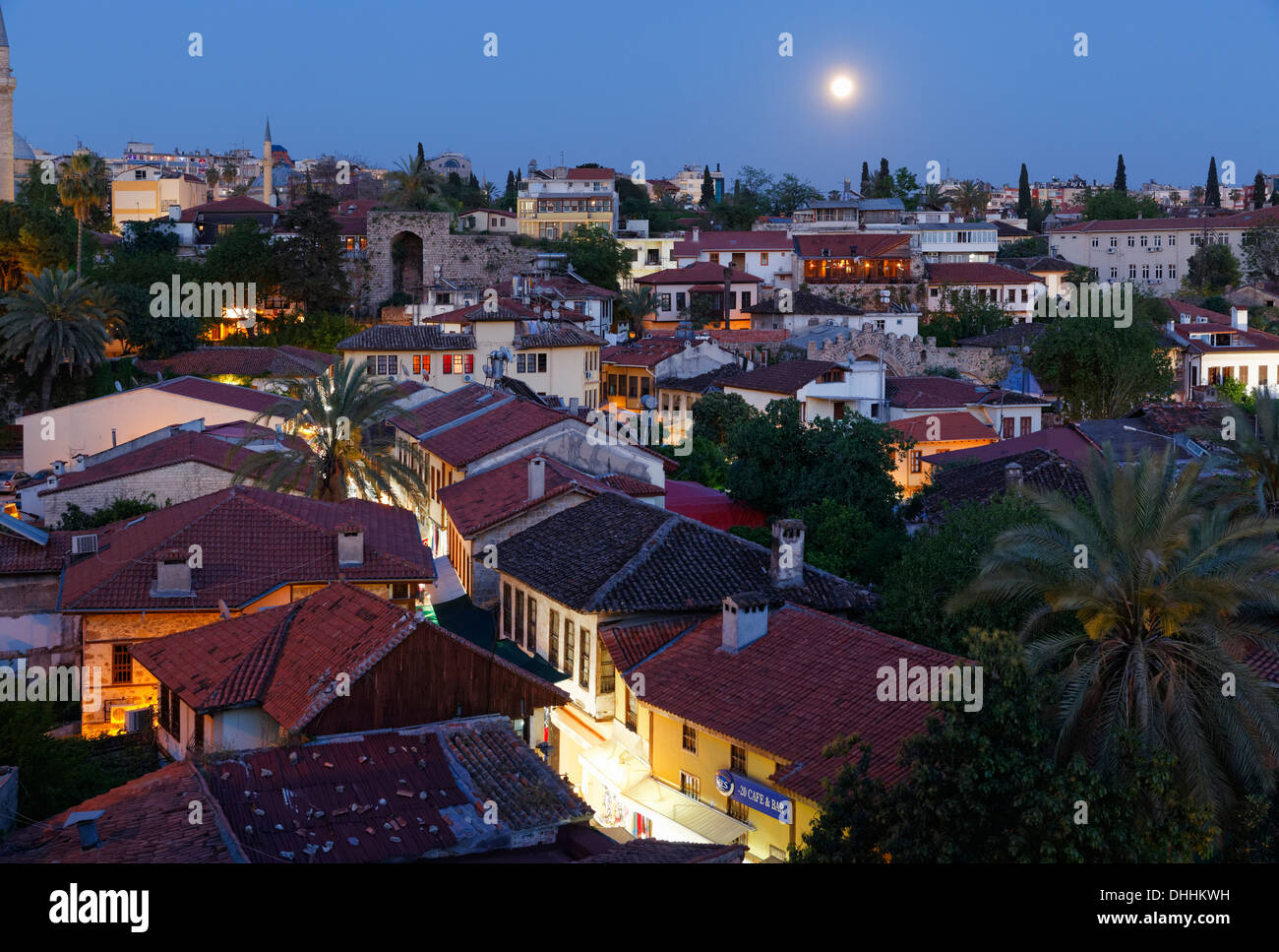 Blick auf die Altstadt mit Vollmond, Kaleiçi, Antalya, Provinz Antalya, Türkei Stockfoto