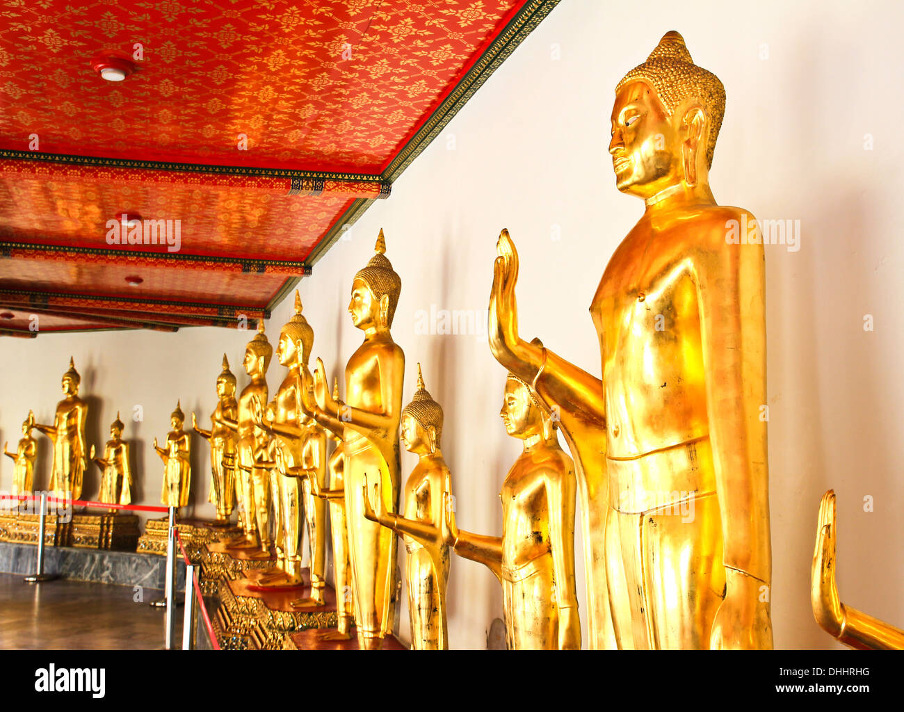 Goldene Buddha-Statue im Tempel Wat Pho, Bangkok, Thailand. Stockfoto