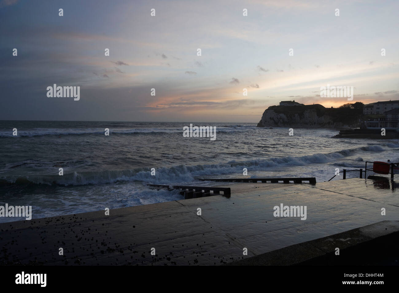 raue See bei Sonnenuntergang in Freshwater Bay Stockfoto