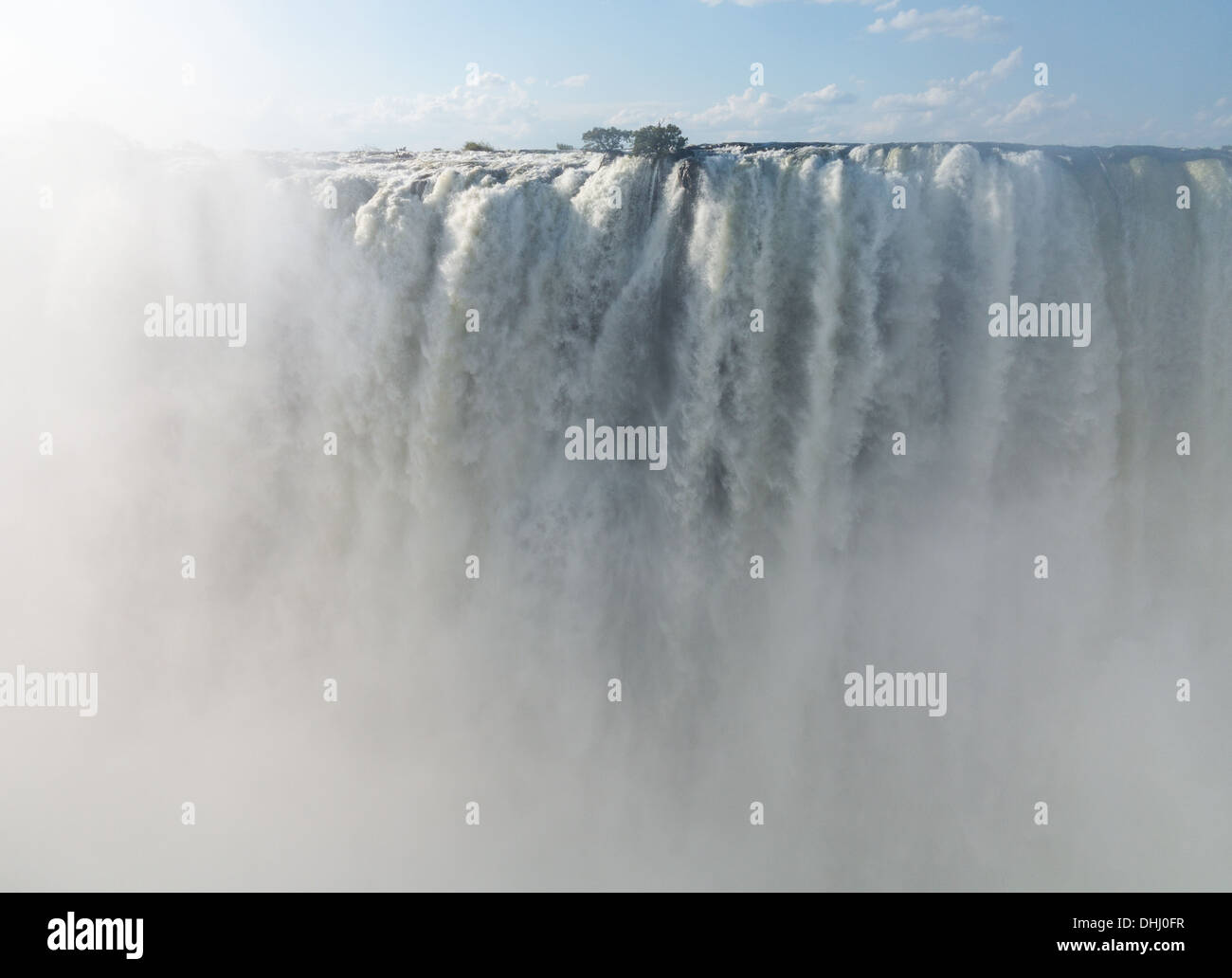 Victoria Falls (oder Mosi-Oa-Tunya) Wasserfall im südlichen Afrika auf dem Zambezi River Stockfoto