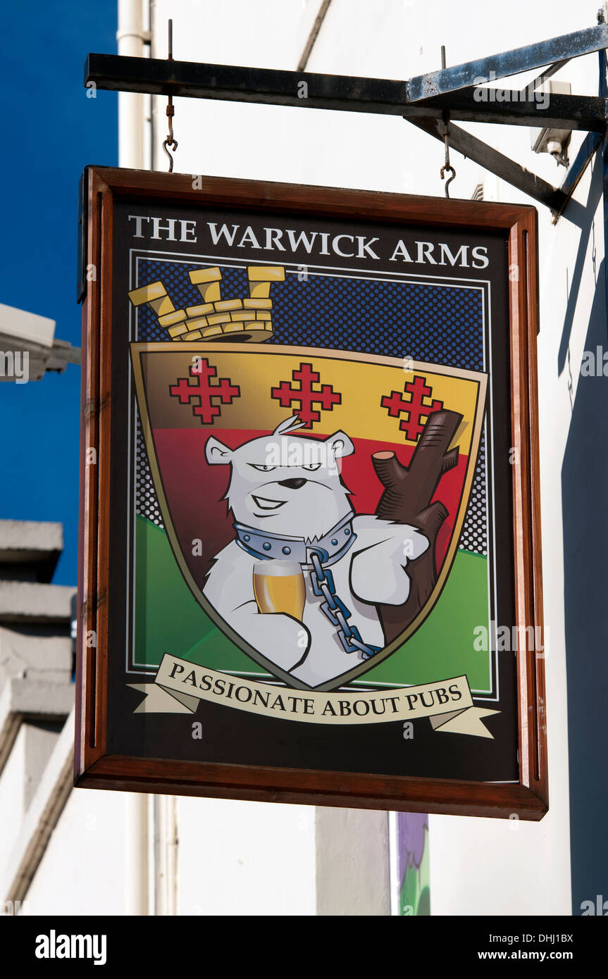 Das Warwick Arms Pub Zeichen, Leamington Spa, Warwickshire, UK Stockfoto