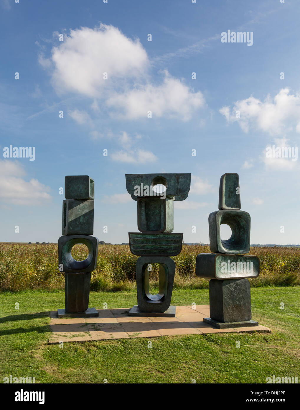 Barbara Hepworth Skulptur, moderne Kunst, die Familie des Menschen, auf Snape Maltings in Suffolk. Stockfoto