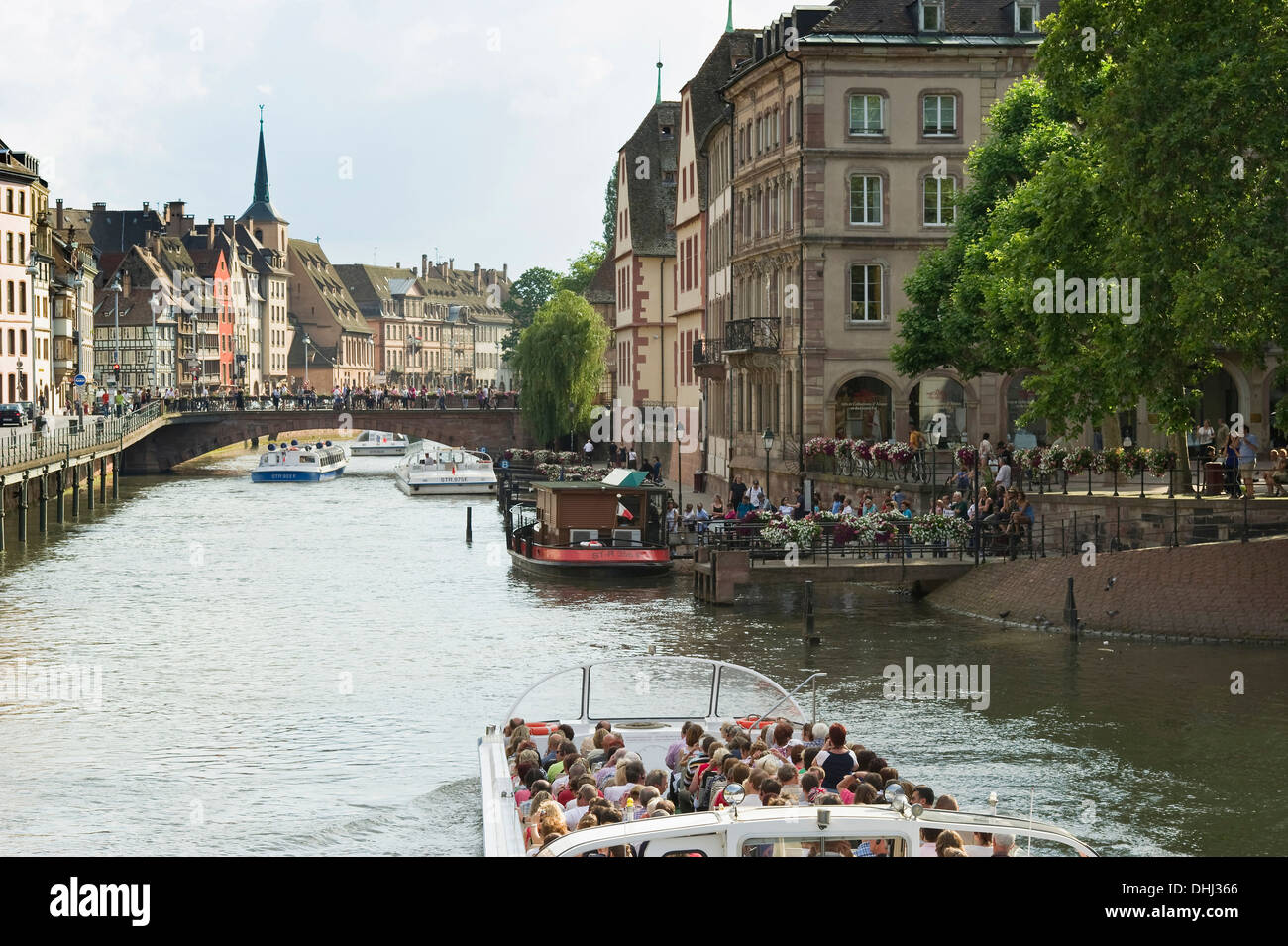 Boote auf dem Fluss Ill, Straßburg, Elsass, Frankreich Stockfoto