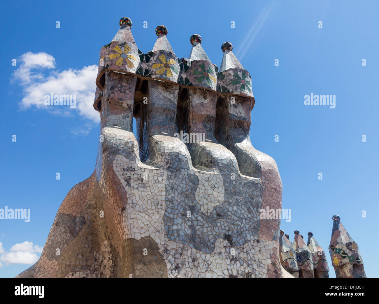 Schornsteine bei Casa Batllo, berühmten Gaudi Gebäude, Barcelona, Spanien Stockfoto