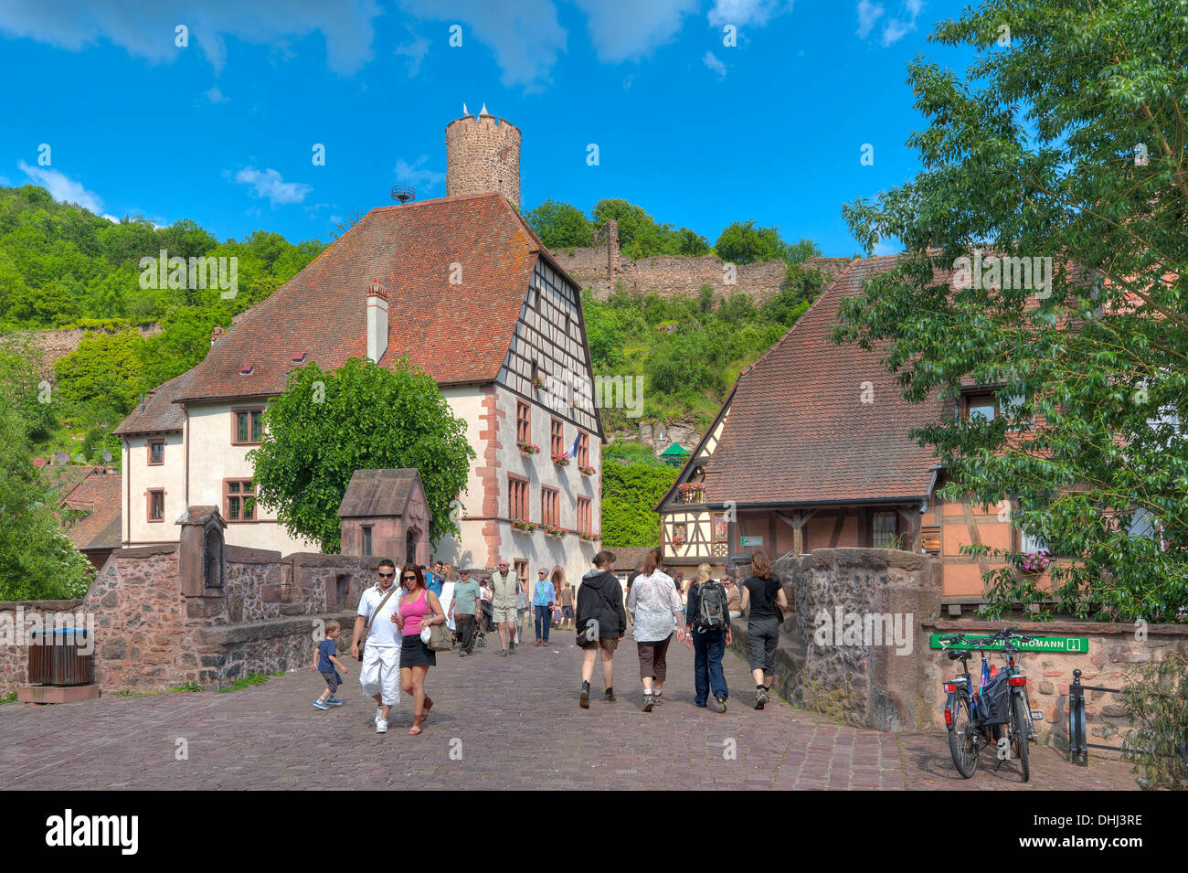 Brücke mit Fachwerkhäusern, Kaysersberg, Elsass, Frankreich, Europa Stockfoto