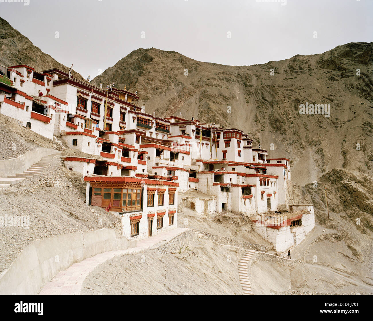 Alte gehen Sorge Kloster Rizong, gegründet im Jahr 1833 gelegen 3450m über dem Meeresspiegel, 76 km westlich von Leh, Ladakh, Jammu und Kaschmir, Stockfoto