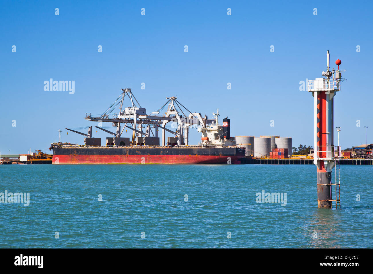 Australien, Nord-Queensland, Hafen von Townsville, Frachtschiff am Liegeplatz 3 für Container und Break Bulk handling Stockfoto