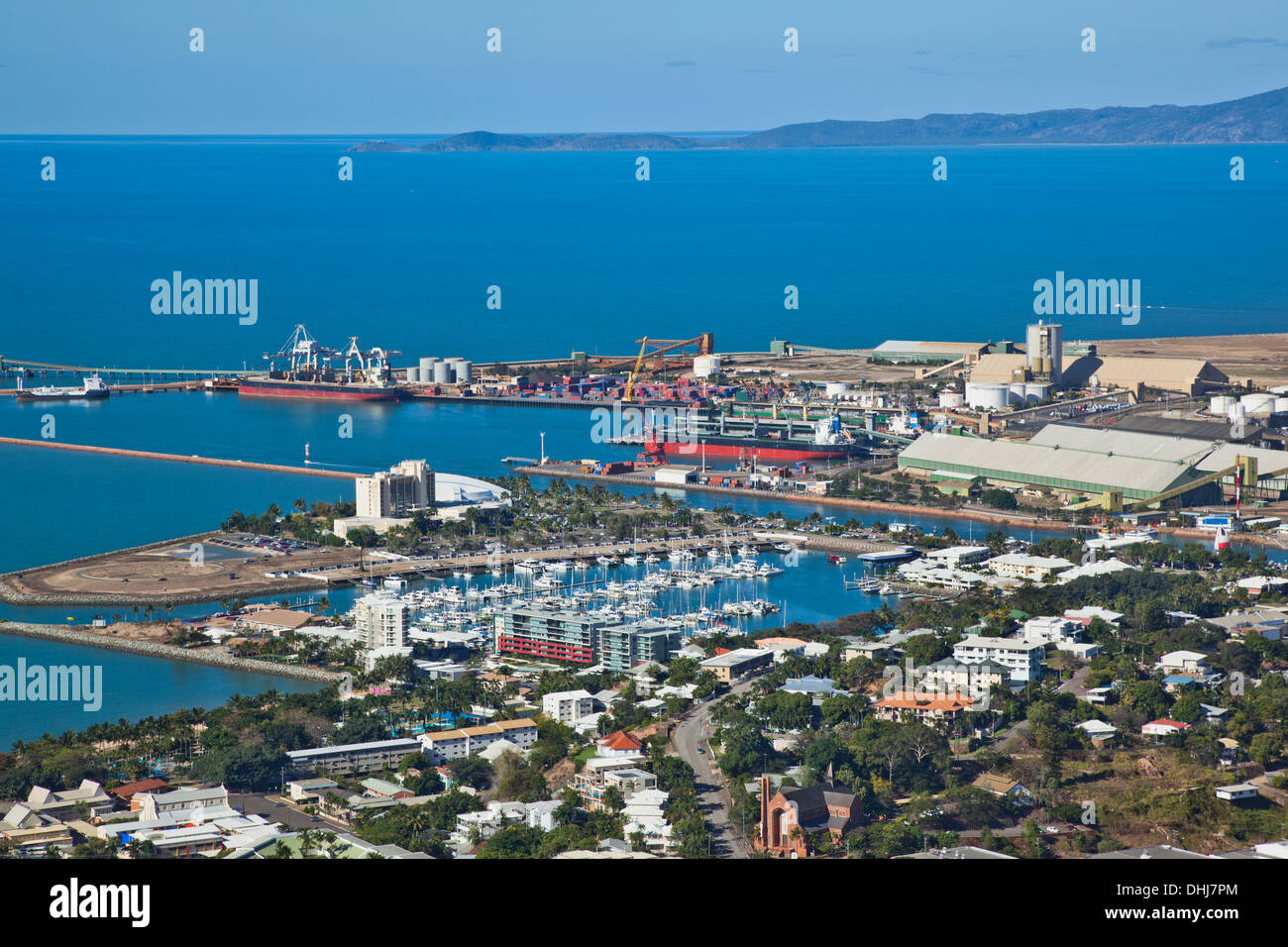 Australien, Queensland, Townsville, Luftaufnahme von Wellenbrecher Marina und den Hafen von Townsville Stockfoto