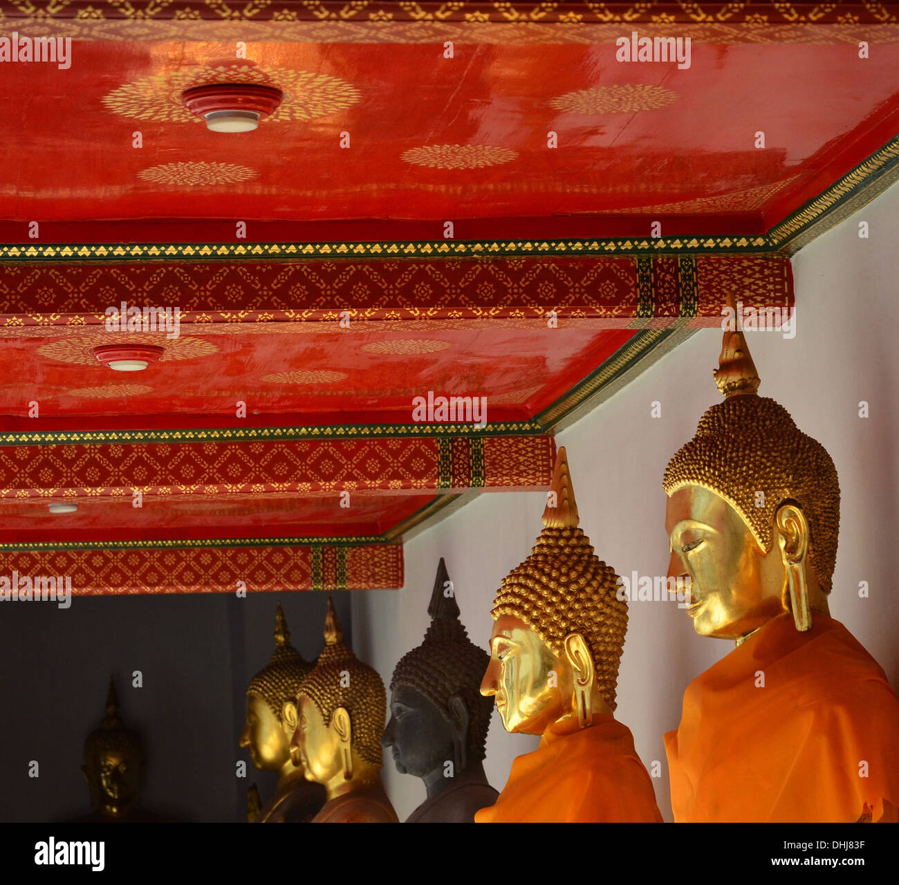 Wat Pho Tempel Buddhas mit rotem Dach Stockfoto