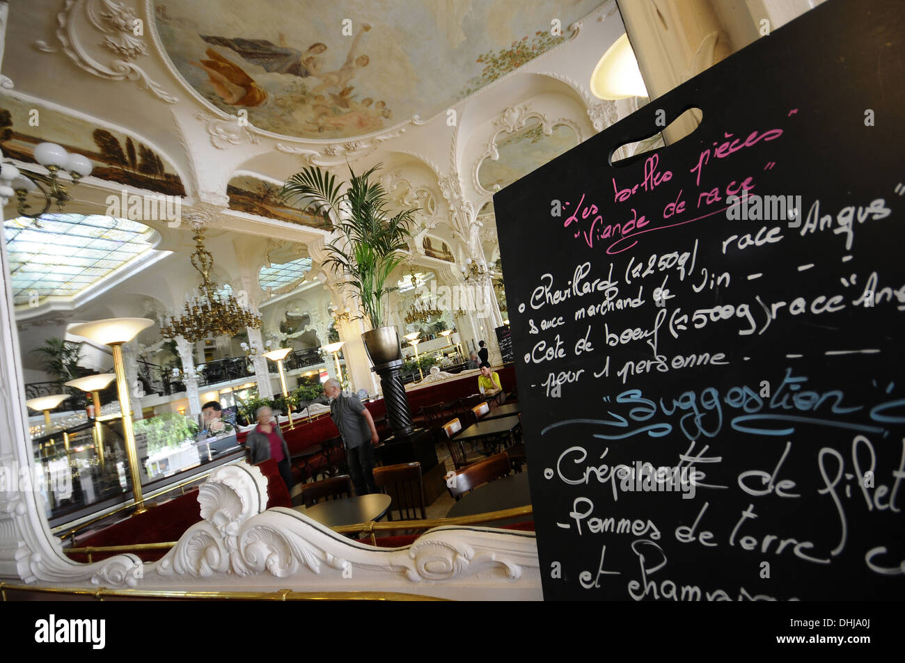 Innenansicht des Grand Cafe in Moulins, Bourbonnais, Auvergne, Frankreich Stockfoto