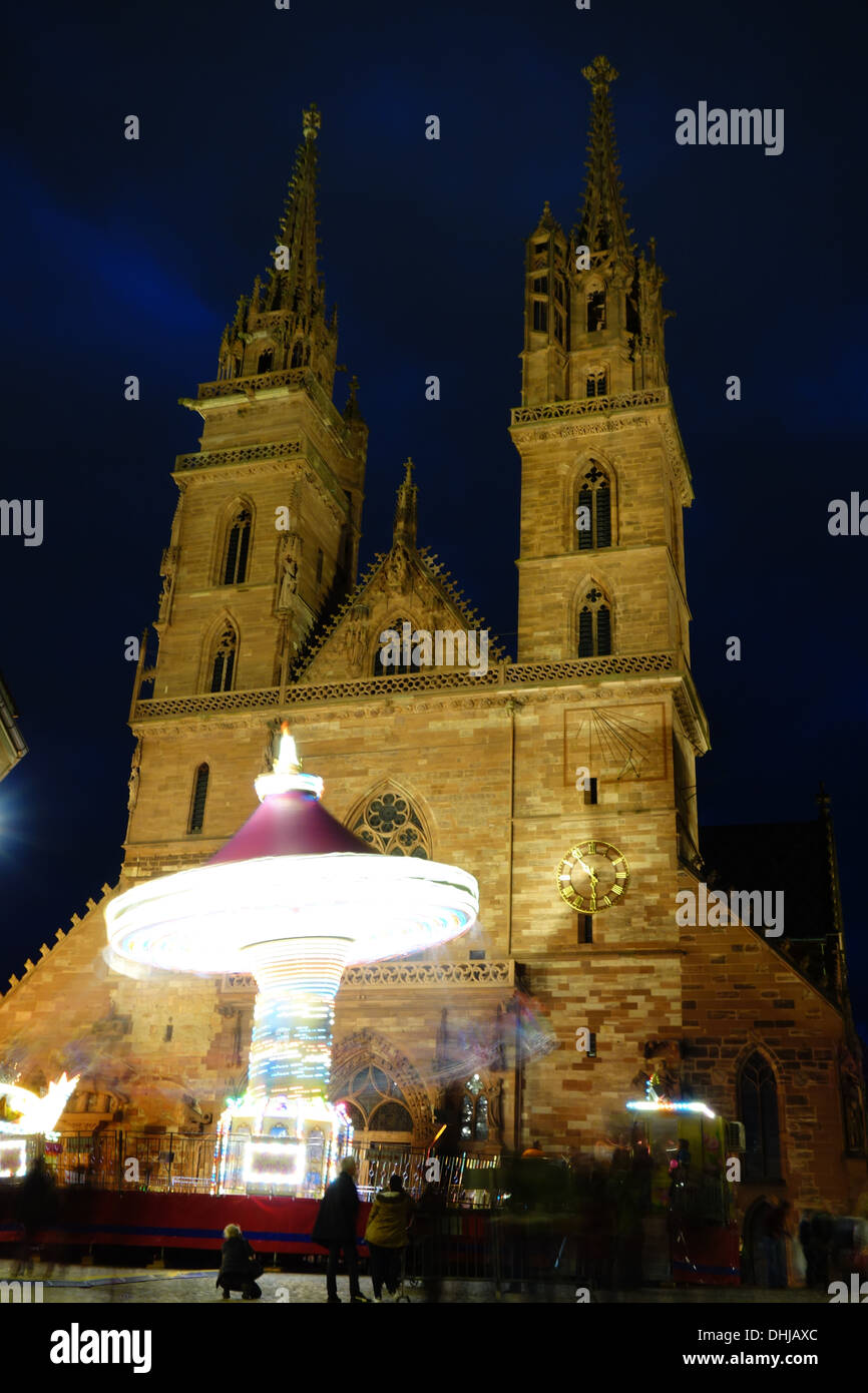 Karussell und Kirche Stockfoto