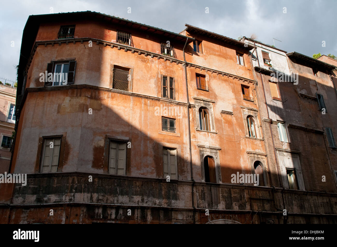 Im Alter von Haus in Via Portico d'Ottavia, jüdische Ghetto-Viertel in Rom, Italien Stockfoto