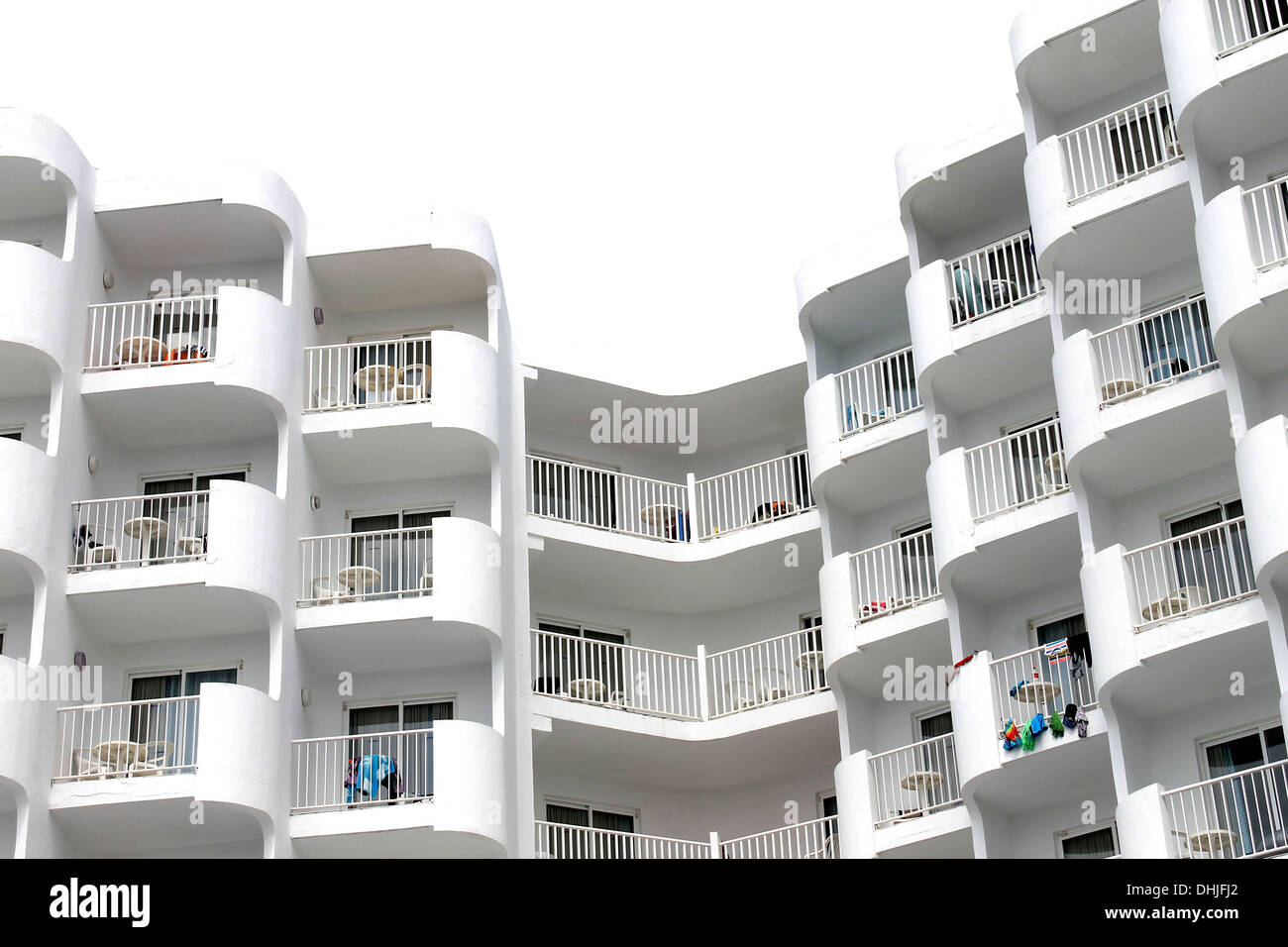 Moderner weißer Touristenhotel auf der Insel Mallorca, Spanien. Stockfoto