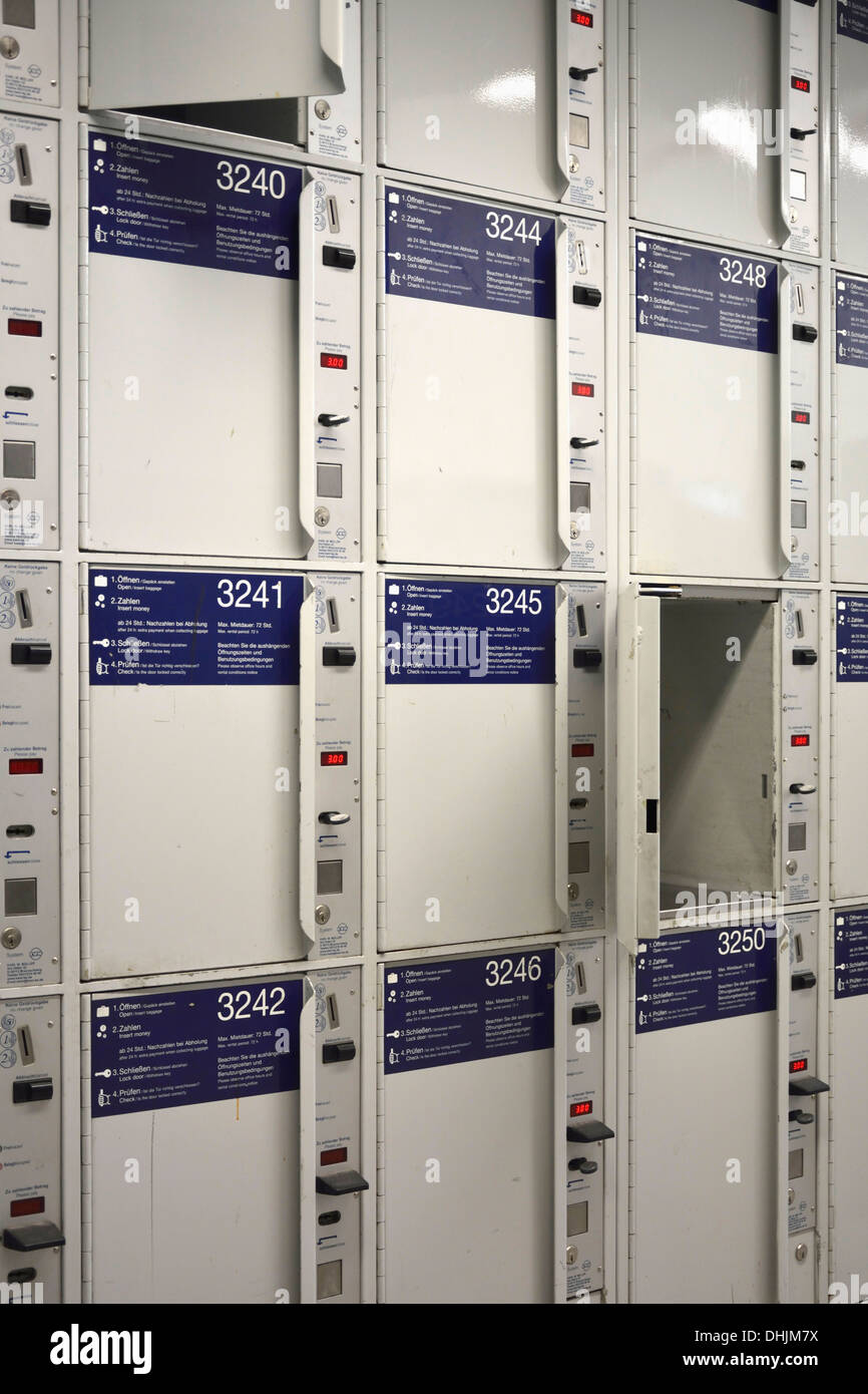 Lockers at central station -Fotos und -Bildmaterial in hoher Auflösung –  Alamy