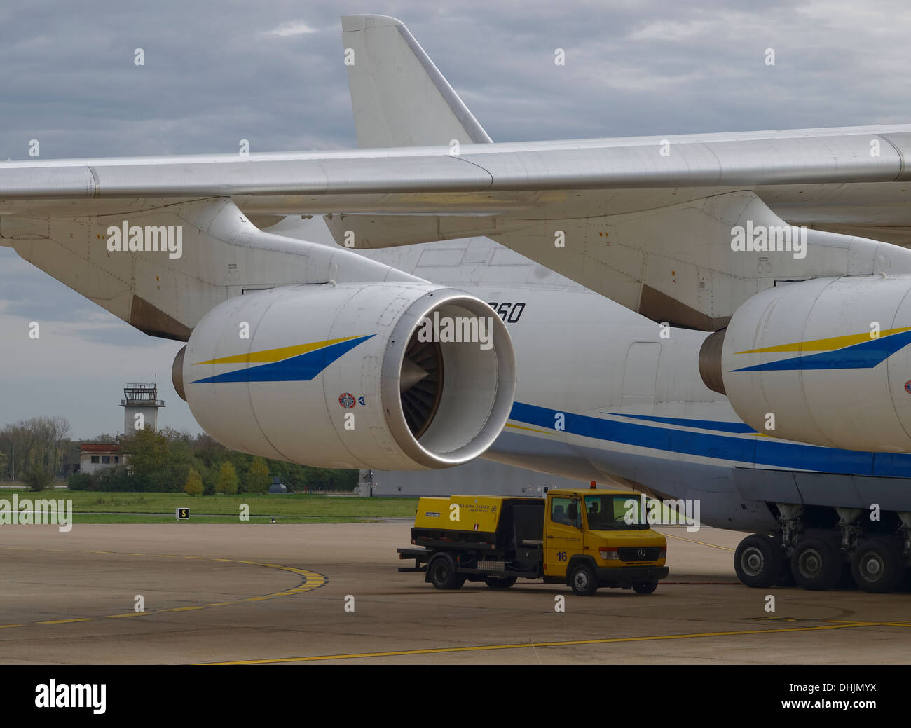 Ivchenko Fortschritte D-18 t Turbofan-Triebwerken auf Antonov An-225 ...