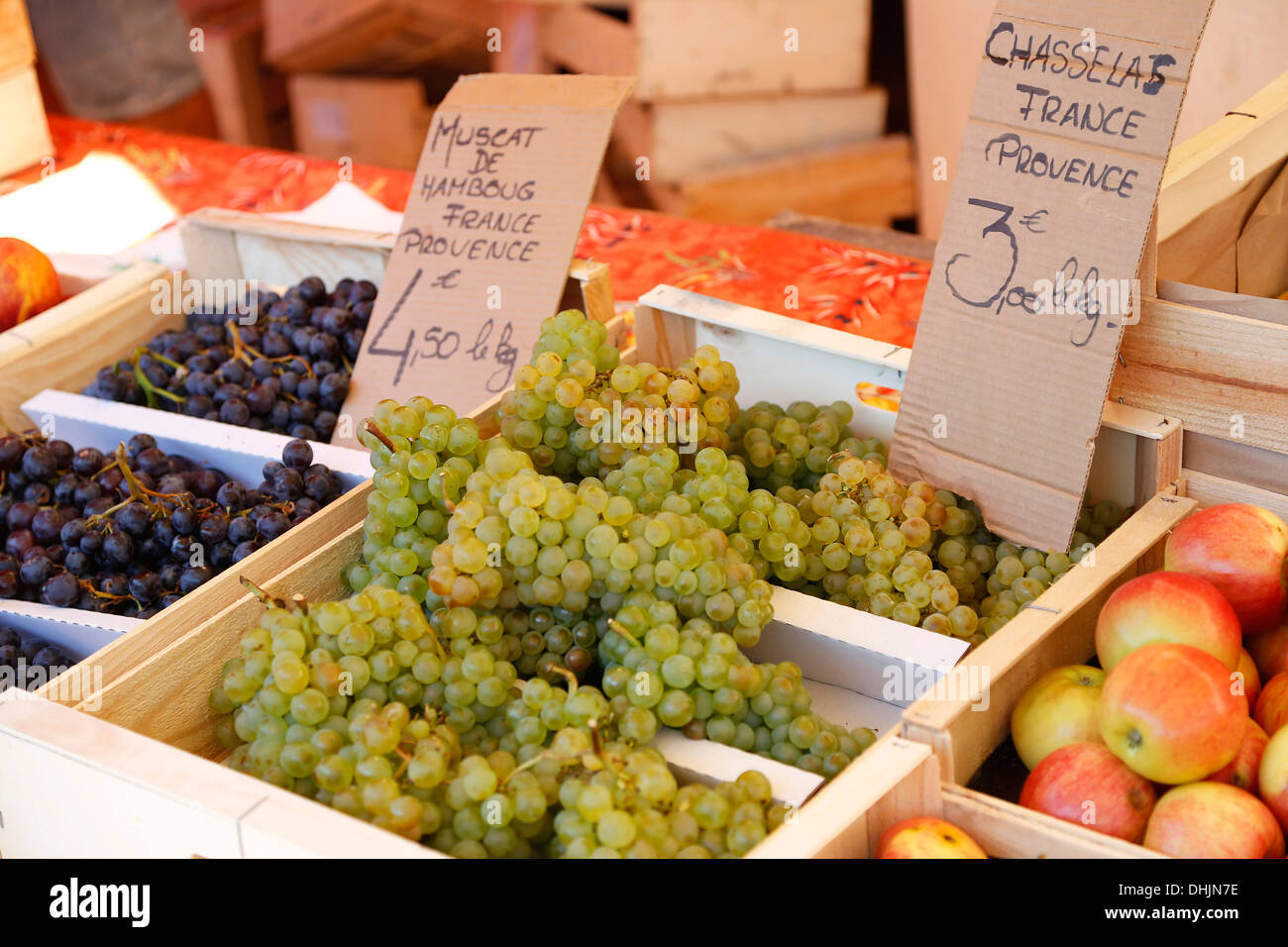 Frankreich, Provence, Cote d ' Azur, Cavalaire, Trauben am Markt Stockfoto