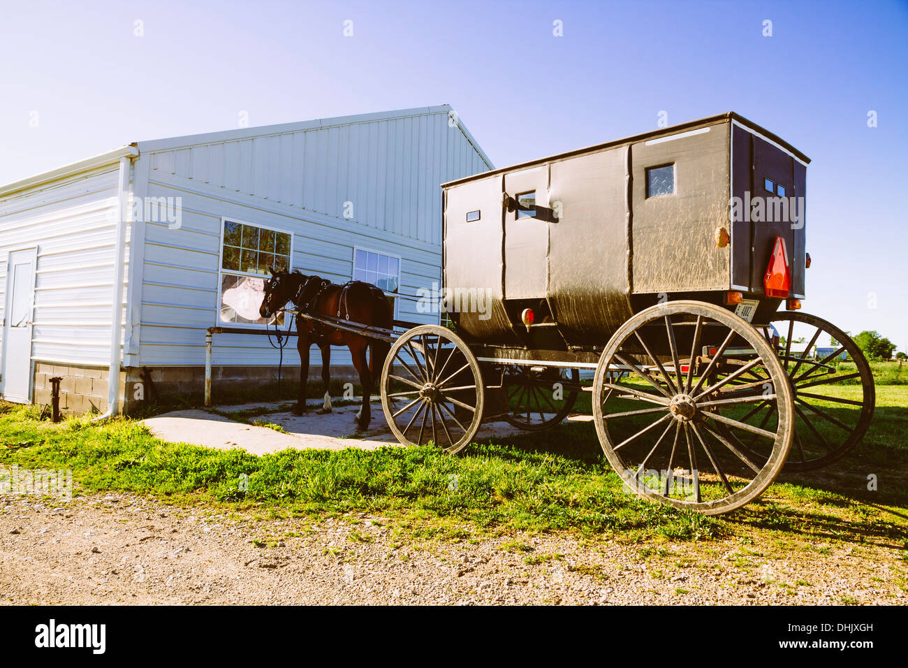 USA, Indiana, Shipshewana, Amish Buggy und Pferd Stockfoto