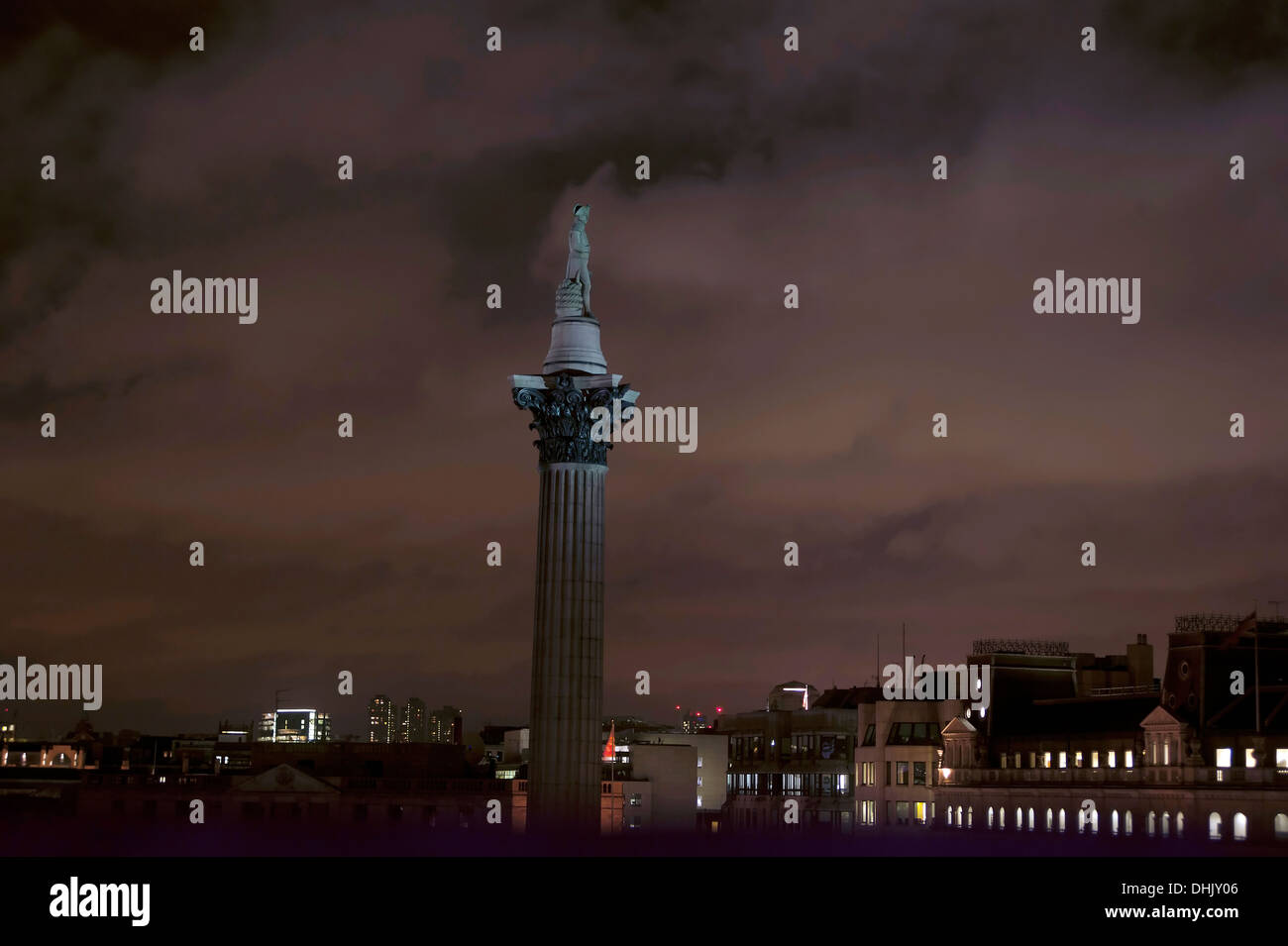 Nelson Säule bei Nacht, Trafalgar Square, London, England, Vereinigtes Königreich Stockfoto