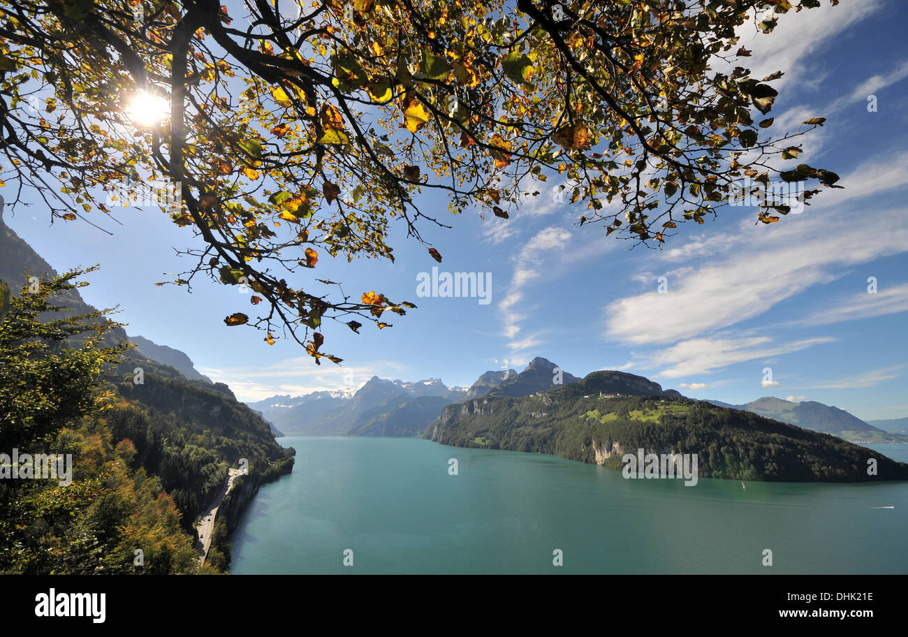 Blick über Brunnen auf See beschrieben und den Vierwaldstättersee, Kanton Schwyz, Zentralschweiz, Schweiz, Europa Stockfoto