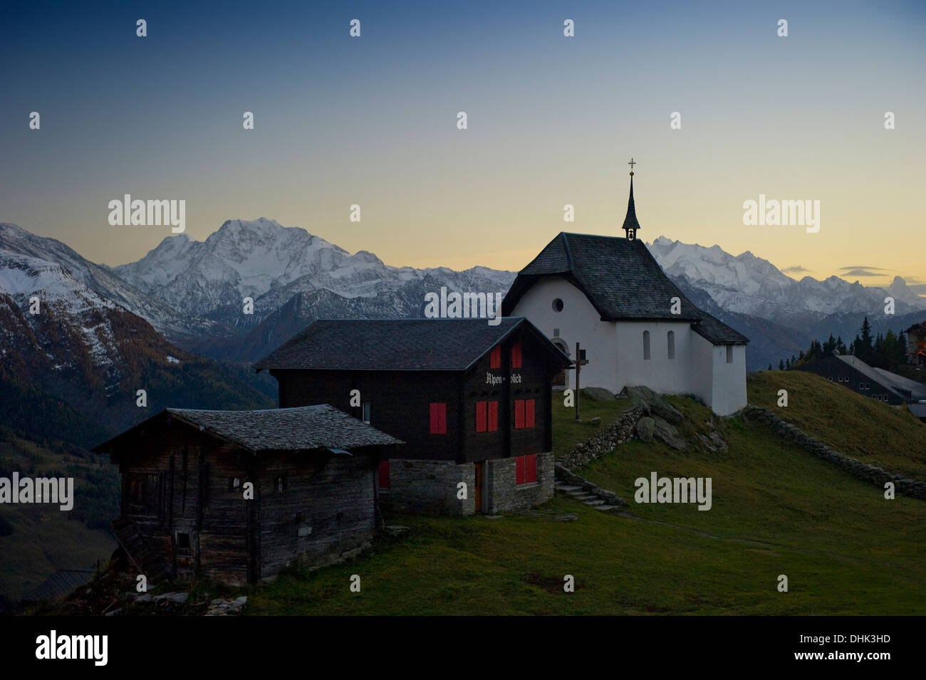 Bergdorf auf Bettmeralp bei Sonnenuntergang, Kanton Wallis, Schweiz, Europa Stockfoto