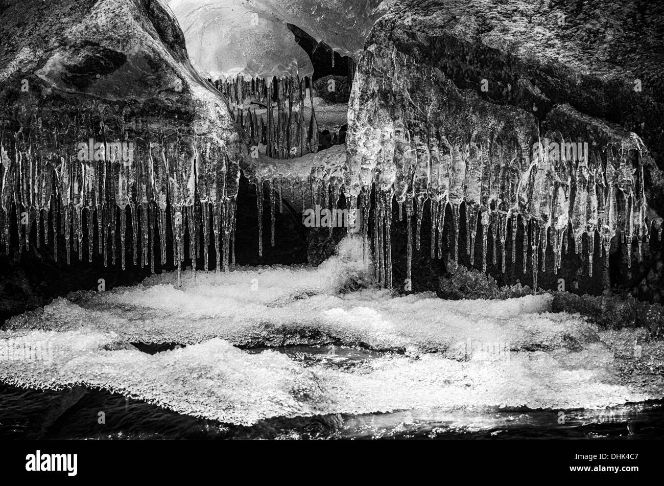 Icycles auf Felsen, Finnskogen, Norwegen Stockfoto