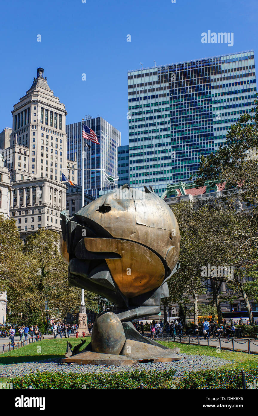 Die Kugel-Sculture in Batterie Park, Manhattan Financial District, New York Stockfoto