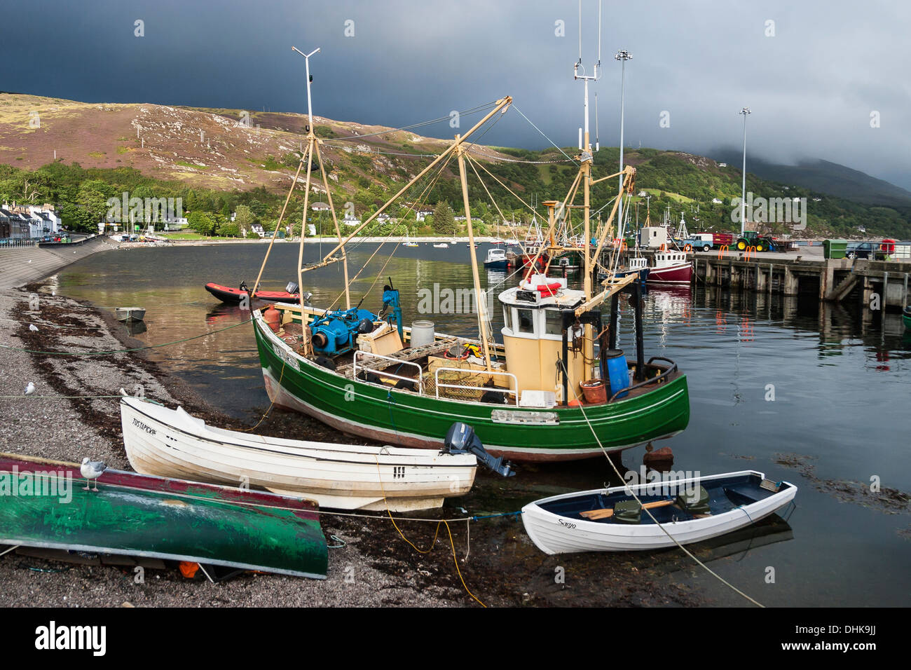 Angelboote/Fischerboote in Ullapool auf Loch Broom, Schottland. Stockfoto