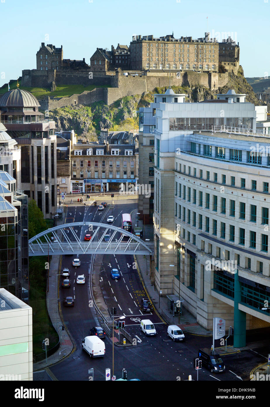 Edinburgh Castle blickte westlichen Ansatz Rd und Lothian Rd Stockfoto