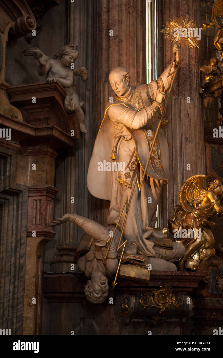 Das Innere der Kirche des Heiligen Nikolaus in Malá Strana, Prag Stockfoto