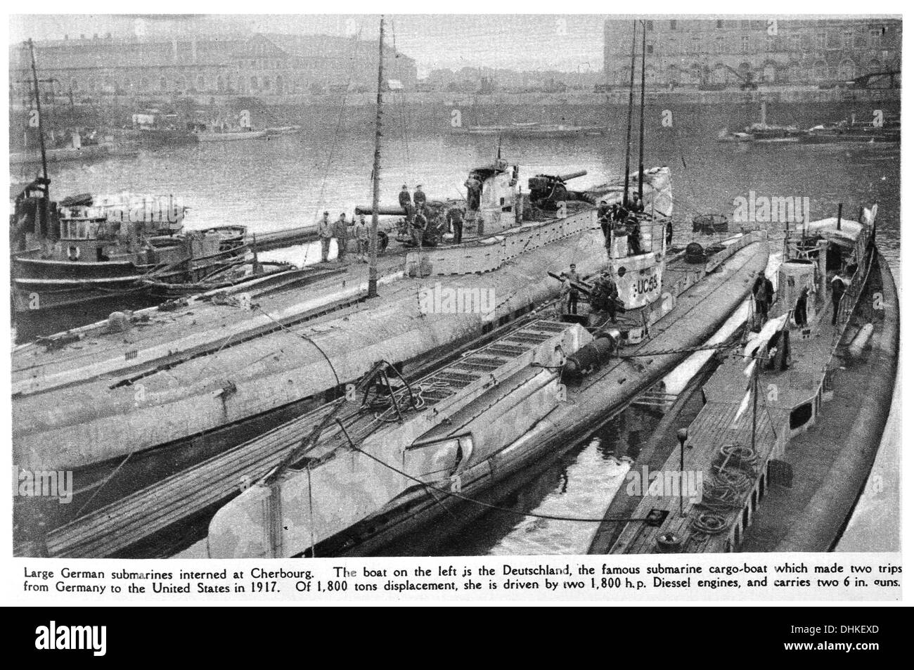 Große deutsche u-Boote in Cherbourg interniert. Das Boot auf der linken Seite ist das Deutschland, das berühmte u-Boot-Frachtschiff. Stockfoto
