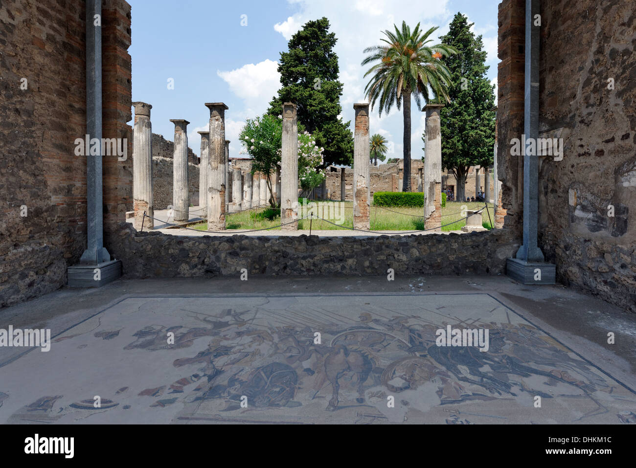 Blick auf die Kopie des berühmten Alexander das große Schlacht Mosaik im Exedra Stock des Haus des Faun, Pompeji-Italien. Stockfoto