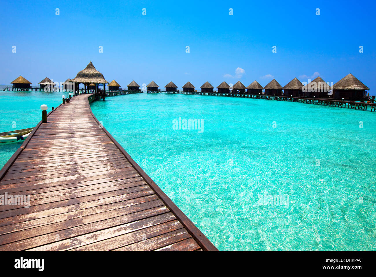 Malediven.   Villa auf Pfählen am Wasser Stockfoto