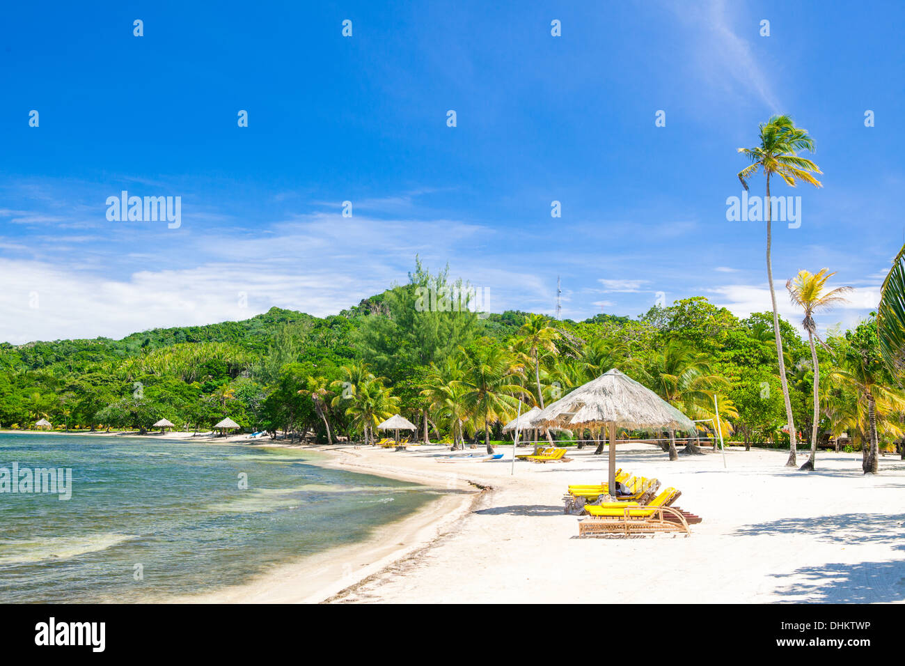 Tropischen Strand von Palmetto Bay auf der karibischen Insel Roatan Stockfoto
