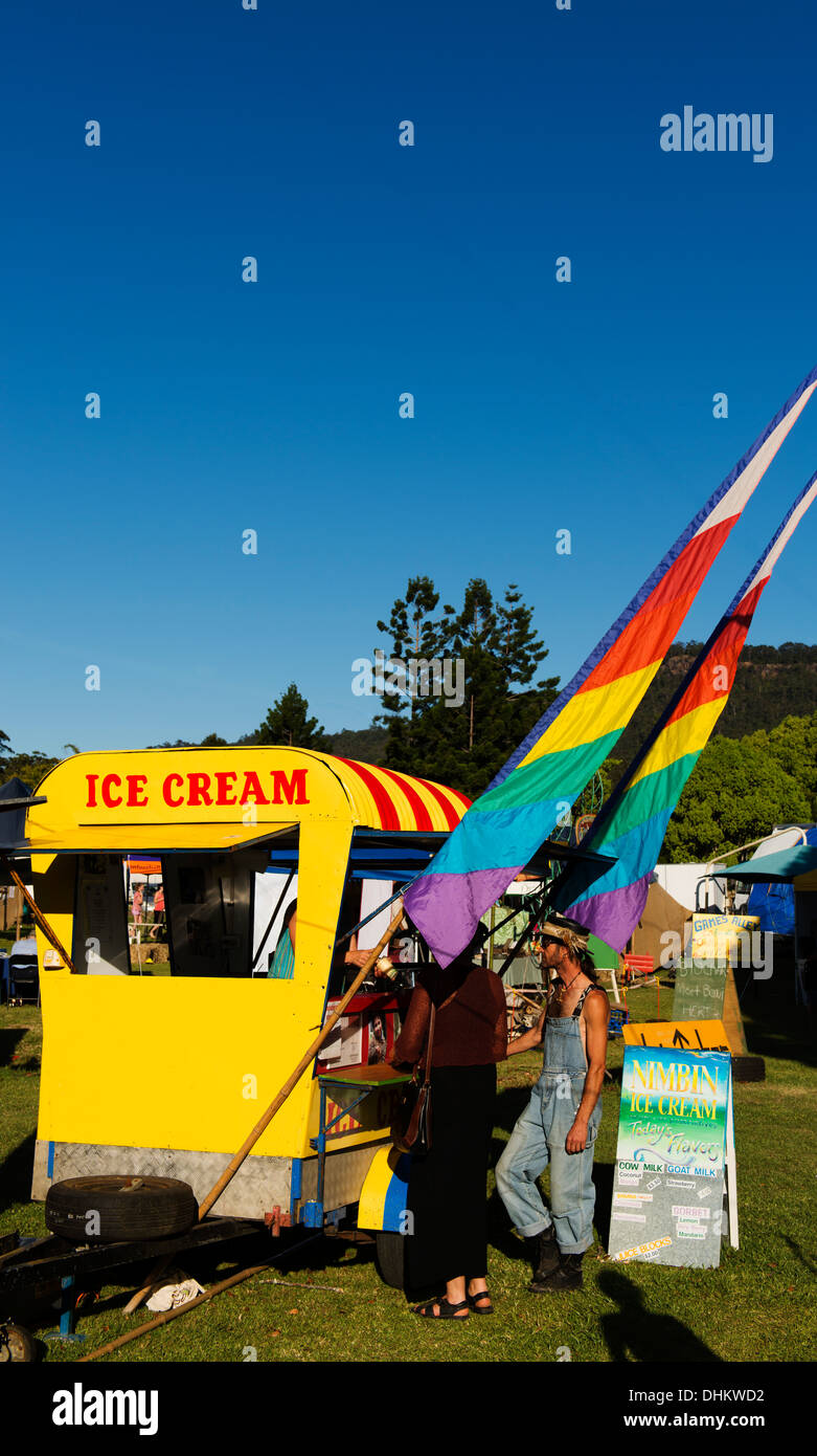 Verkauf von hausgemachten Eis auf der lokalen landwirtschaftlichen Messe van. Stockfoto