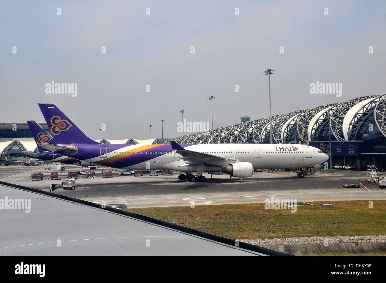 Airbus A 330-321 von Thai Airways Suvarnabhumi Airport Bangkok Thailand Stockfoto