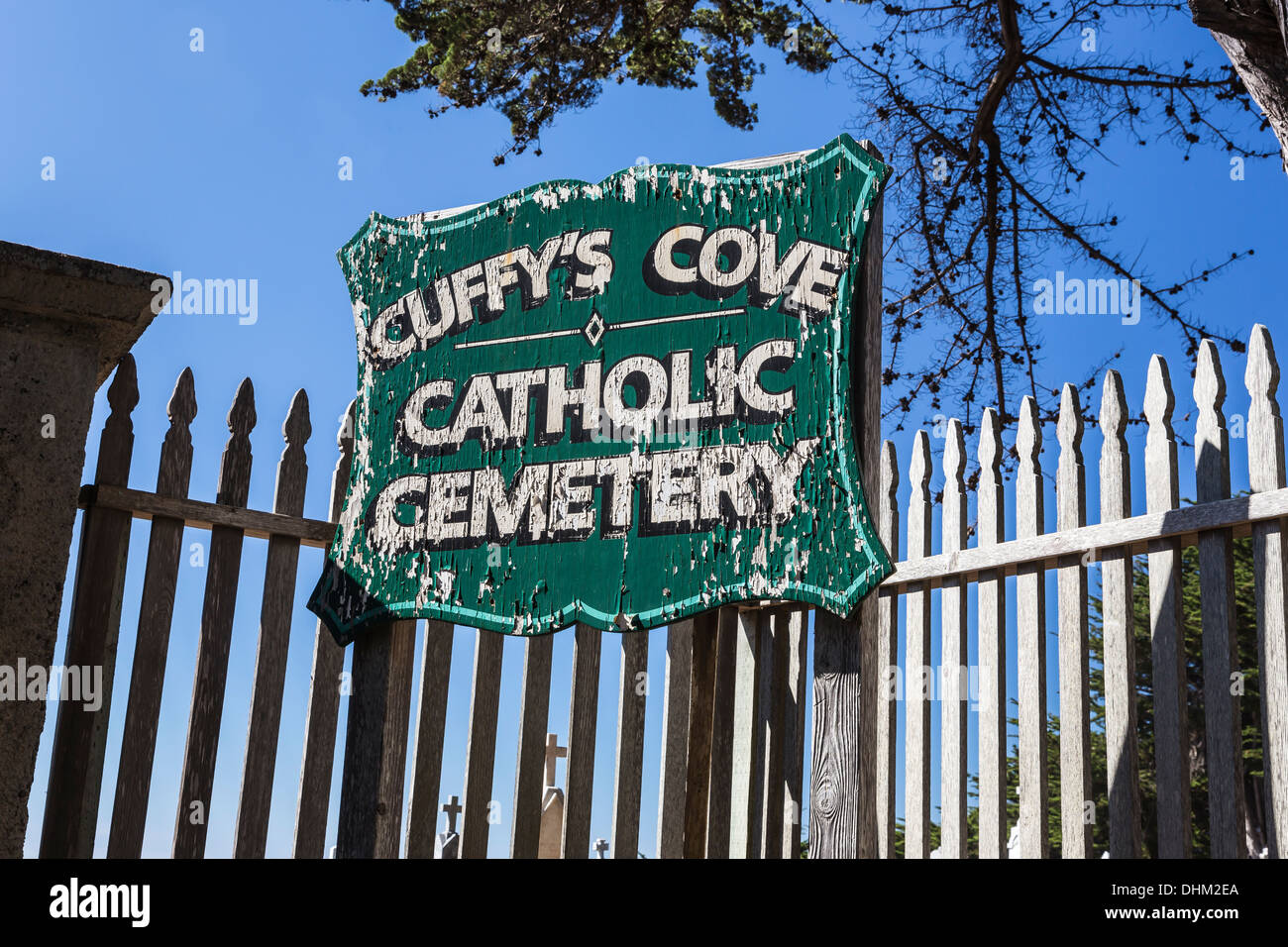 Melden Sie sich für die Cuffey Cove katholischen Friedhof entlang der Küste von Elk in Mendocino County, Kalifornien, USA Stockfoto
