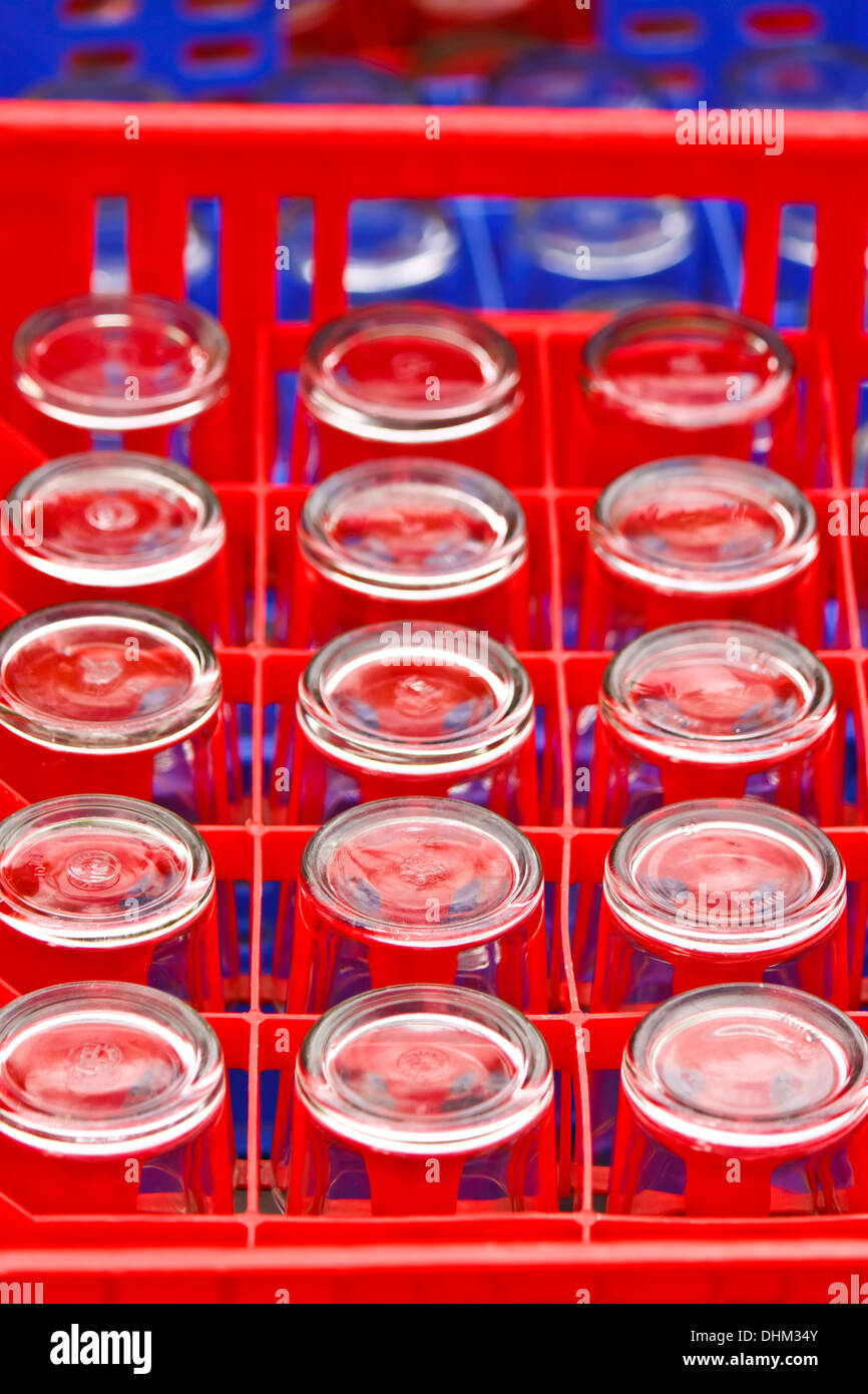 das Glas im tray Stockfoto