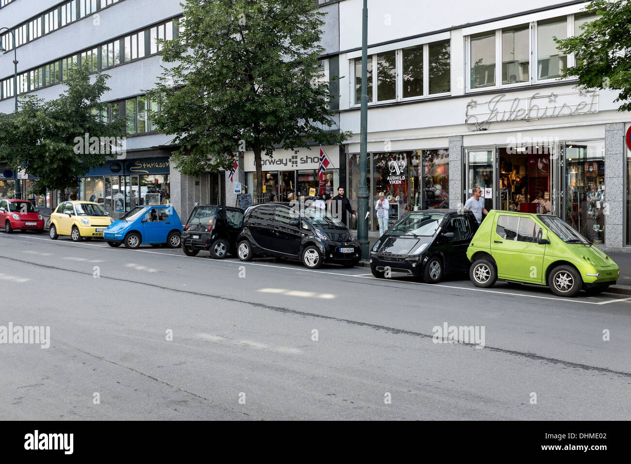 Elektrische Autos geparkt in Oslo, Norwegen Stockfoto