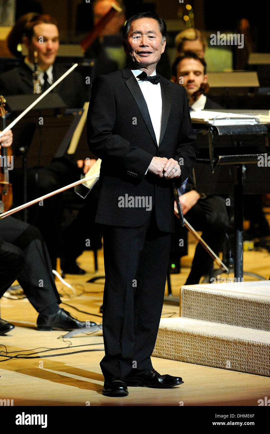 George Takei Host von dem Toronto Symphony Orchestra, dem spektakulären Sci-Fi in der Roy Thomson Hall.  Toronto, Kanada - 01.05.12 Stockfoto