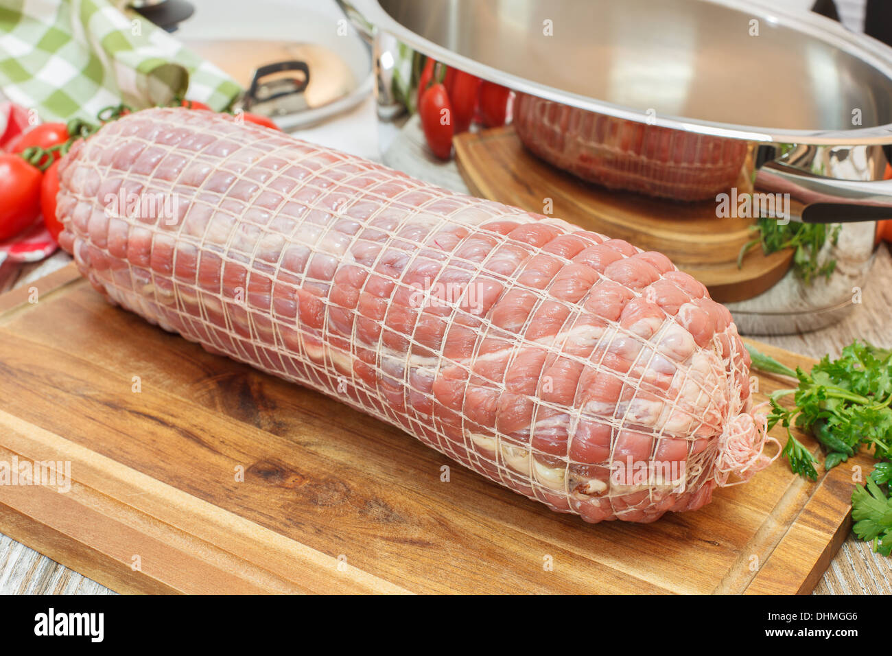 Frisches rohes Kalbfleisch Rollen bereit zum Kochen rohen Fleisch gerollten Stockfoto