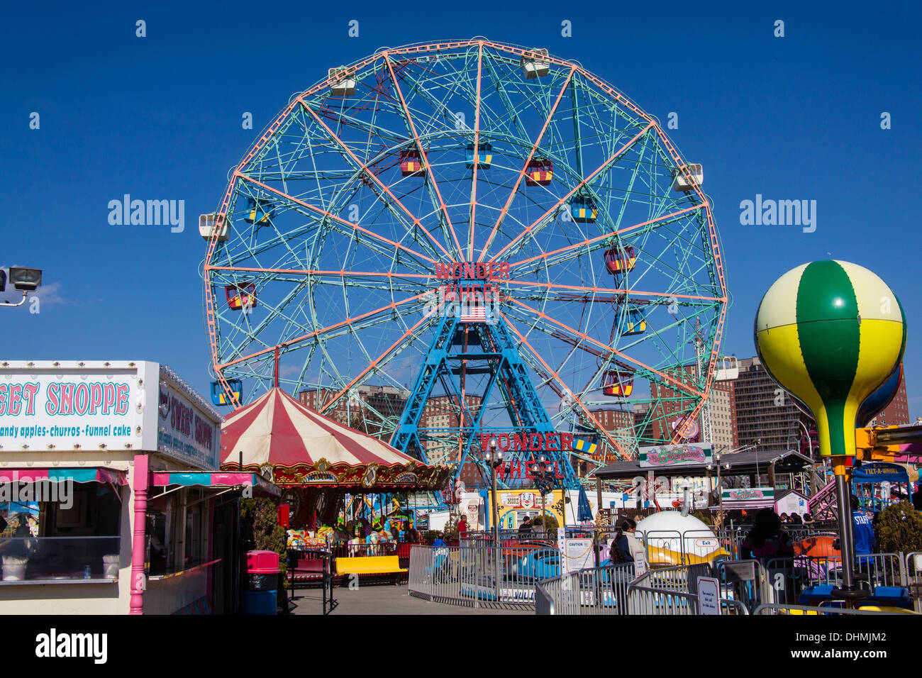 Wonder Wheel Ferris Wheel Ride, Coney Island, Brooklyn, New York, Vereinigte Staaten von Amerika. Stockfoto