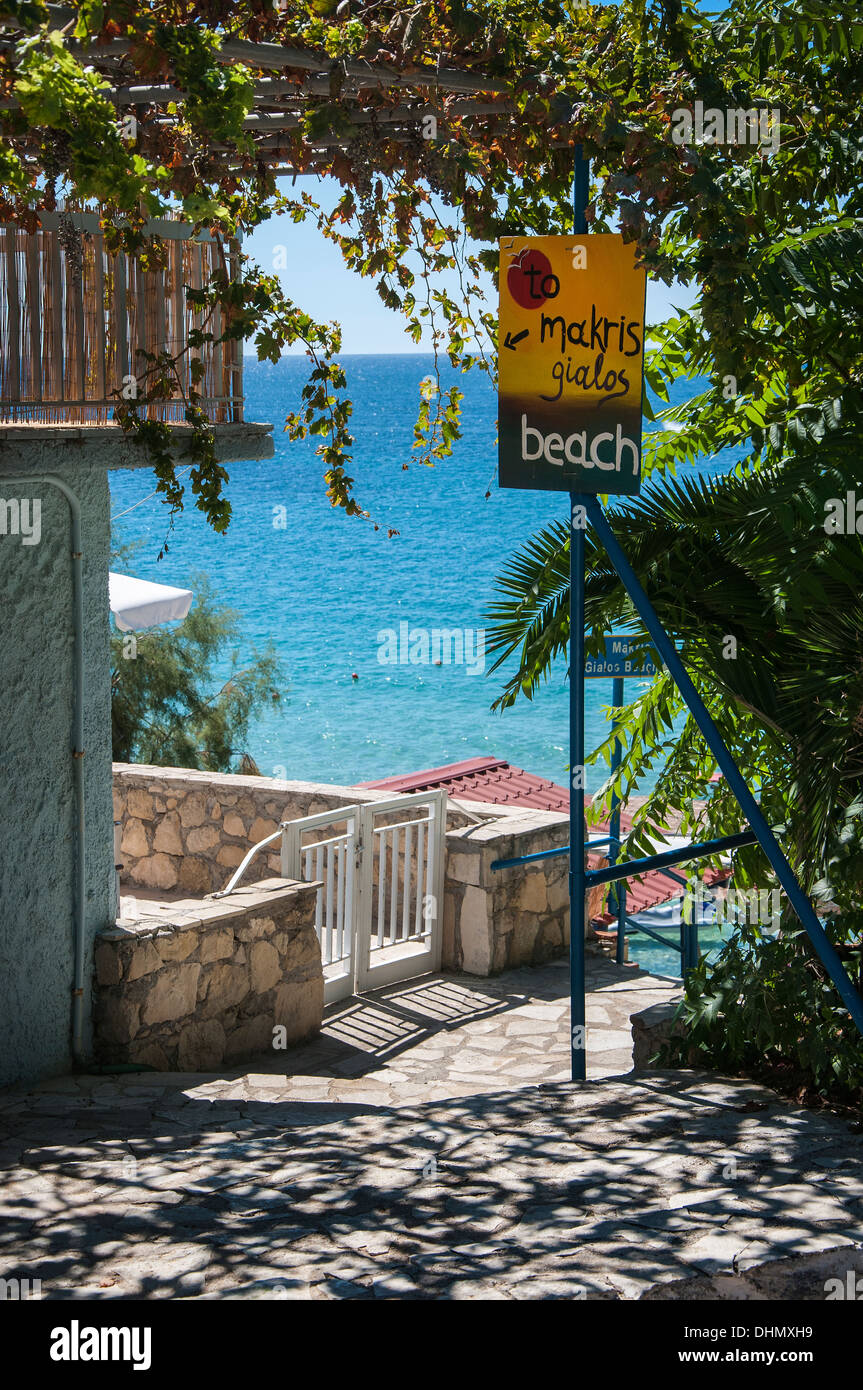 Zeichen für Makris Gialos Beach. Stockfoto