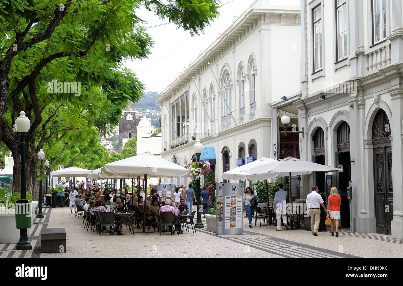 Funchal Madeira. Geschäftige Stadt Zentrum Straßencafé Stockfoto