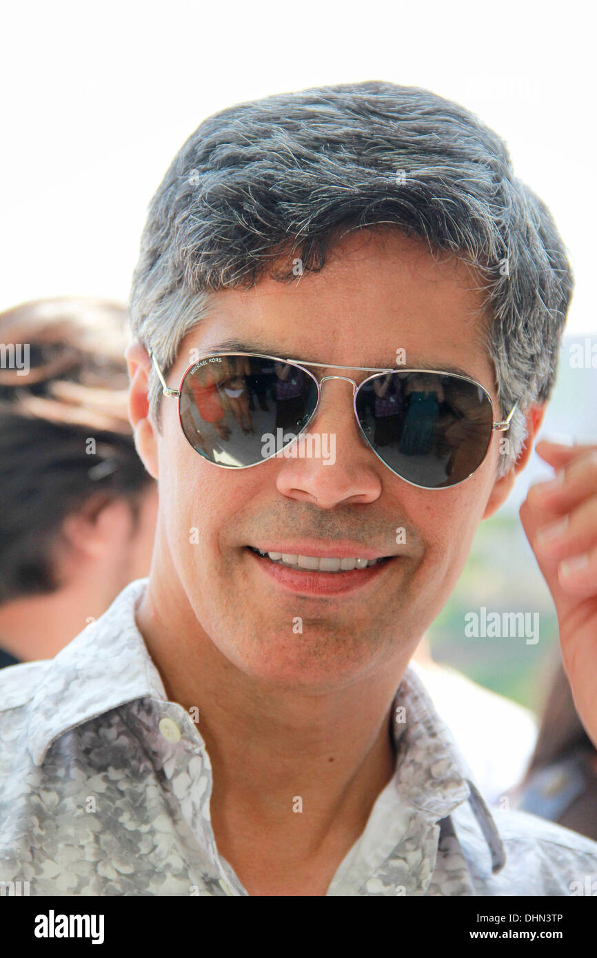 Esai Morales bei Bebe-Charity-Mode-Event in Hollywood.  Bebe-Charity-Mode-Event für Ali, ein 5 Jahre altes Mädchen mit Krebs, kämpfen um ihr Leben im Krankenhaus. Kleider wurden versteigert, um Geld für Ali. Esai bewirtete die Auktion. Los Angeles Stockfoto