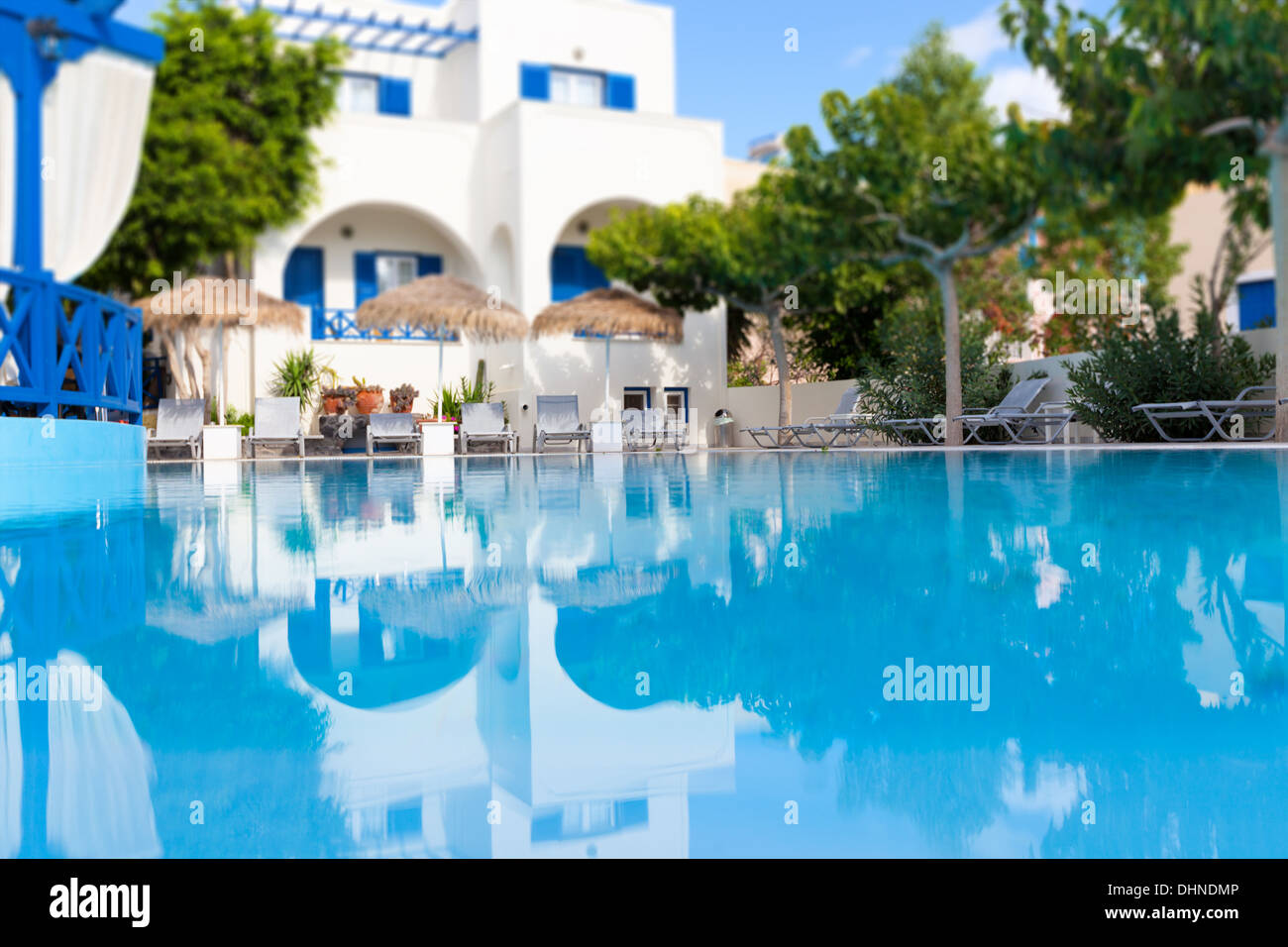 Schwimmbad mit Reflexion Hotel Stockfoto