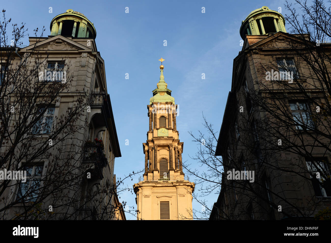 Berlin-Mitte, Deutschland. 31. Oktober 2013. Die evangelische Sophienkirche mit einem barocken Kirchturm in der Sophienstraße in Berlin-Mitte, Deutschland, 31. Oktober 2013. Foto: Jens Kalaene/Dpa/Alamy Live News Stockfoto